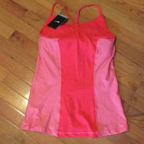 Nike training top - Picture 2 of 3